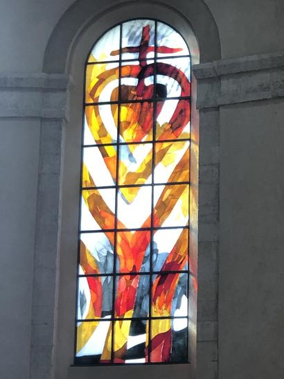 Une nouvelle série de vitraux, signés Arcabas, dans la basilique du Sacré-Coeur de Grenoble - France 3 Auvergne-Rhône-Alpes